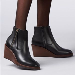 Clarks wedge Clarksdale Bootie in Black - new! - size 8